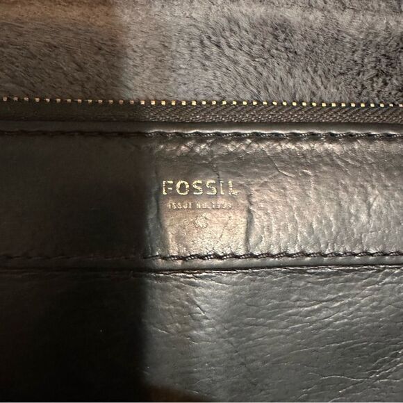 Fossil Black Leather zip around wallet - Picture 3 of 8